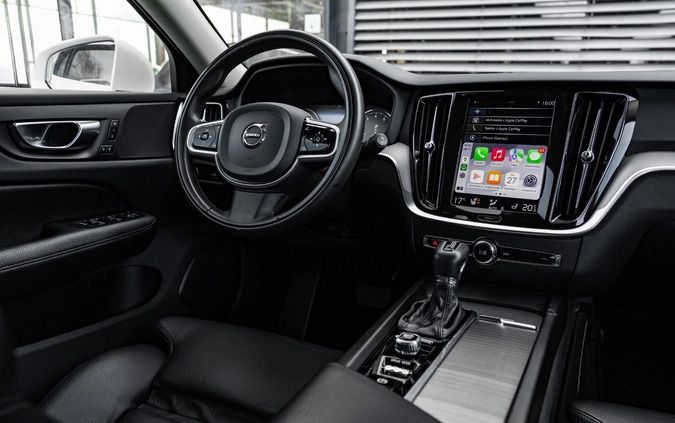 Volvo V60 cena 106900 przebieg: 162600, rok produkcji 2019 z Bobowa małe 781
